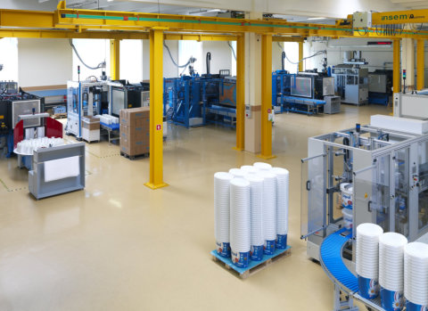 Production of plastic packaging with IML technology